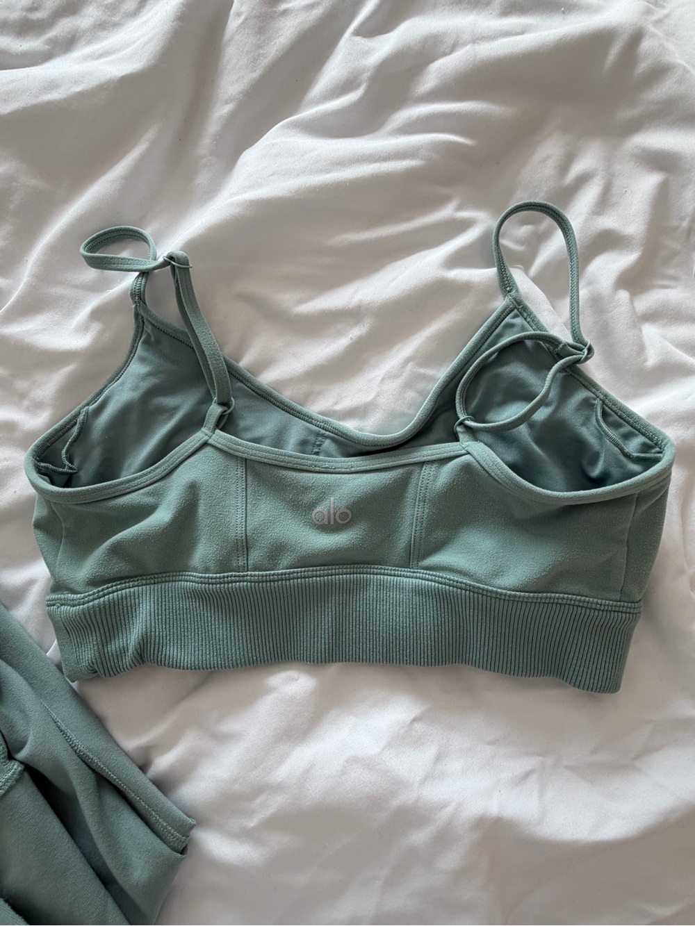Alo Yoga Matching Set - Picture 4 of 6
